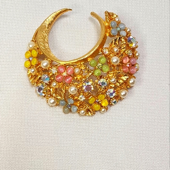 ART Pepper Floral Crescent Gold Brooch - Picture 8 of 10